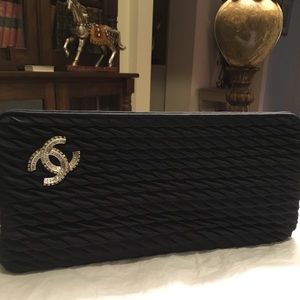 Stunning Clutch-New very stunning.